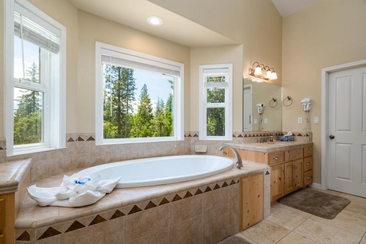 Moonrise Lodge - A Large Vacation Home In Mariposa Exterior photo